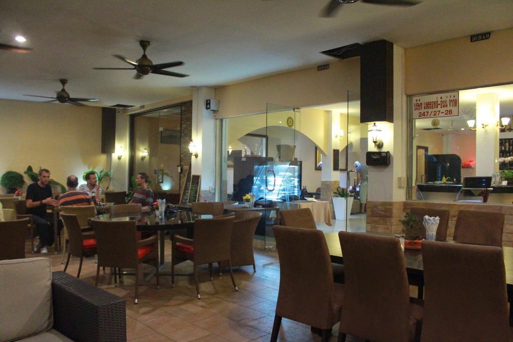 Le Parrots-Inn Pantai Jomtien Bagian luar foto