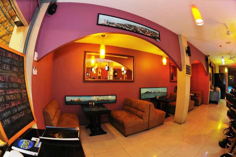 Le Parrots-Inn Pantai Jomtien Bagian luar foto