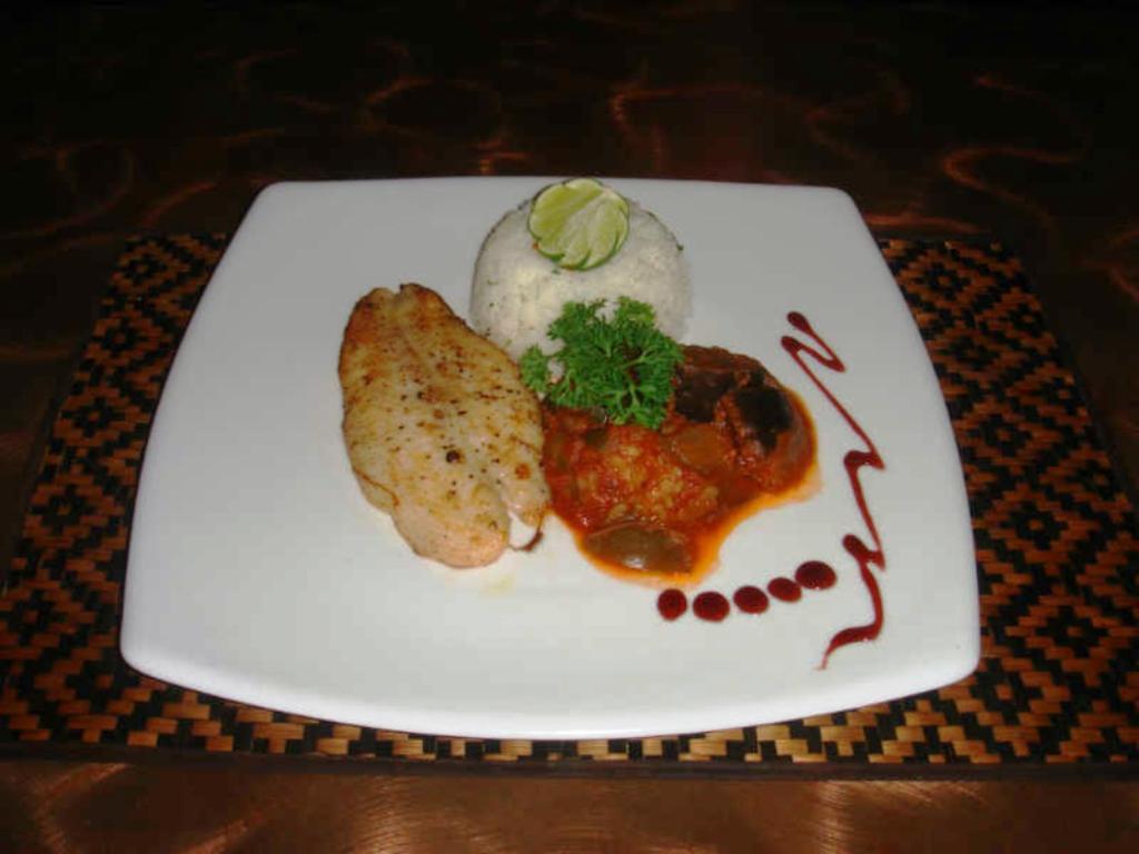 Le Parrots-Inn Pantai Jomtien Bagian luar foto